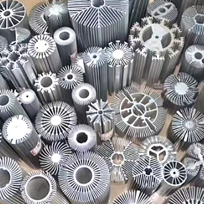 Sunflower radiator aluminum extrusion with radial fin arrangement